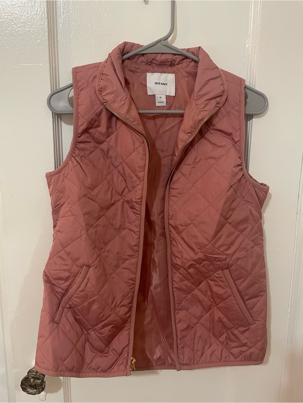 Old Navy Quilted Zip-Front Vest in Rose